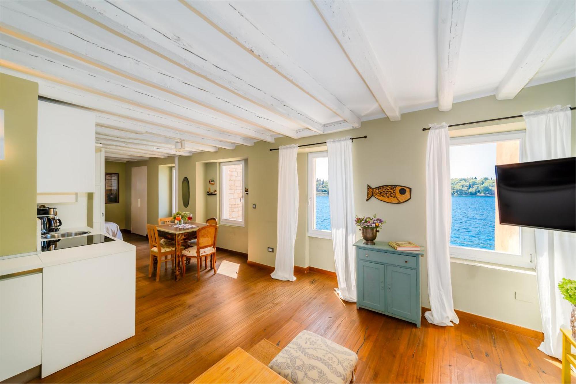 Apartment Mediterraneo Rovinj Bagian luar foto