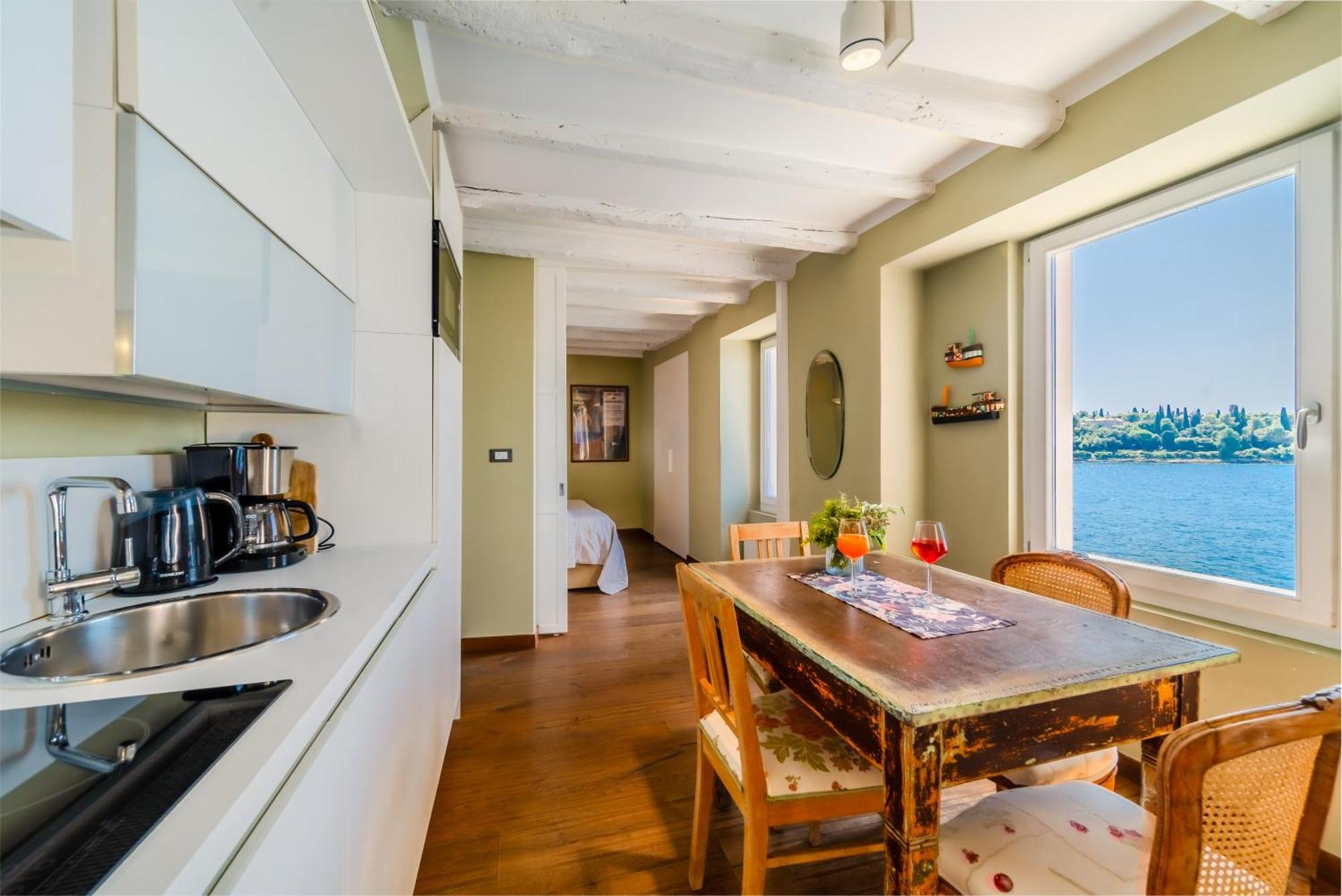 Apartment Mediterraneo Rovinj Bagian luar foto