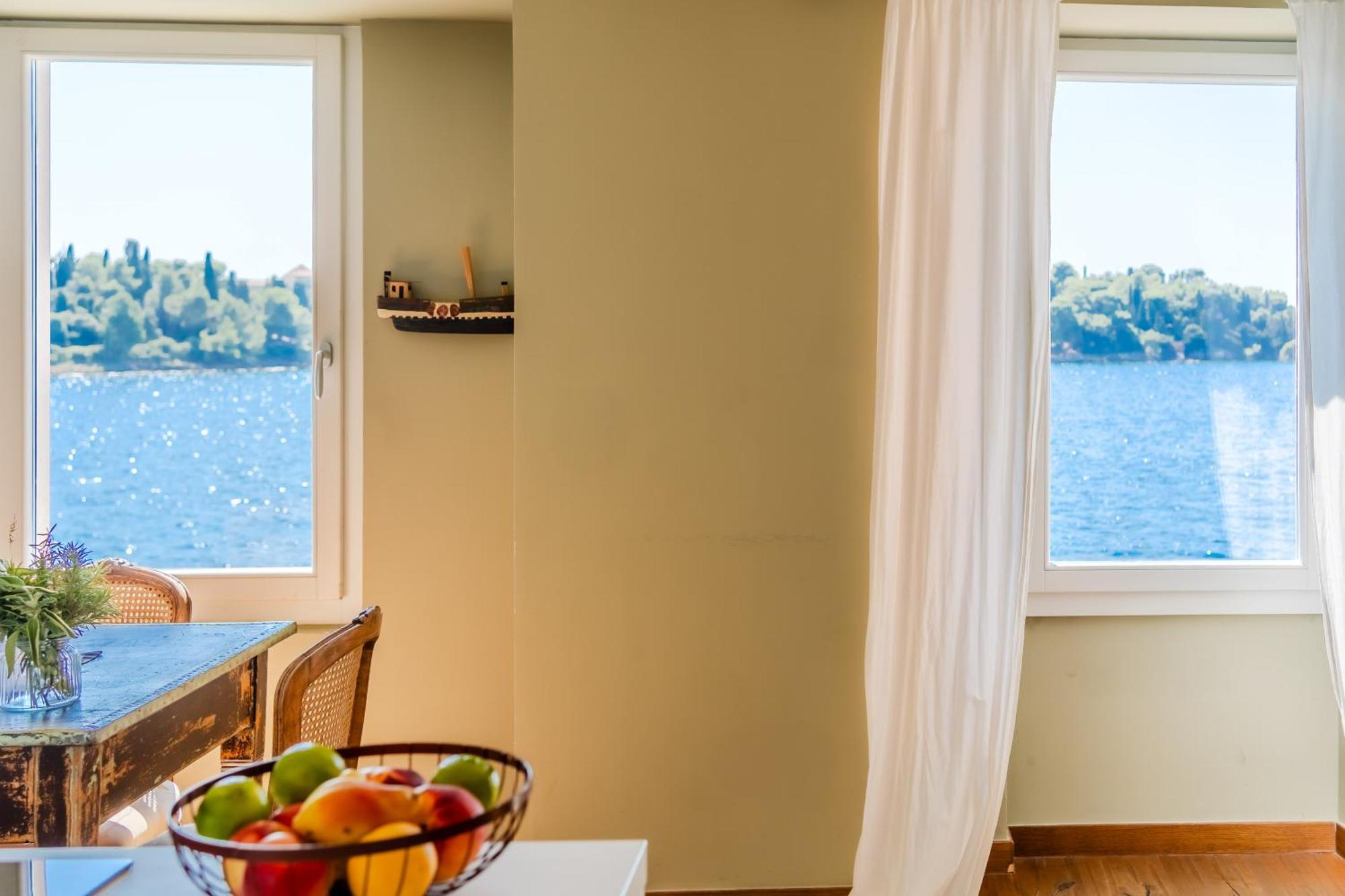 Apartment Mediterraneo Rovinj Bagian luar foto
