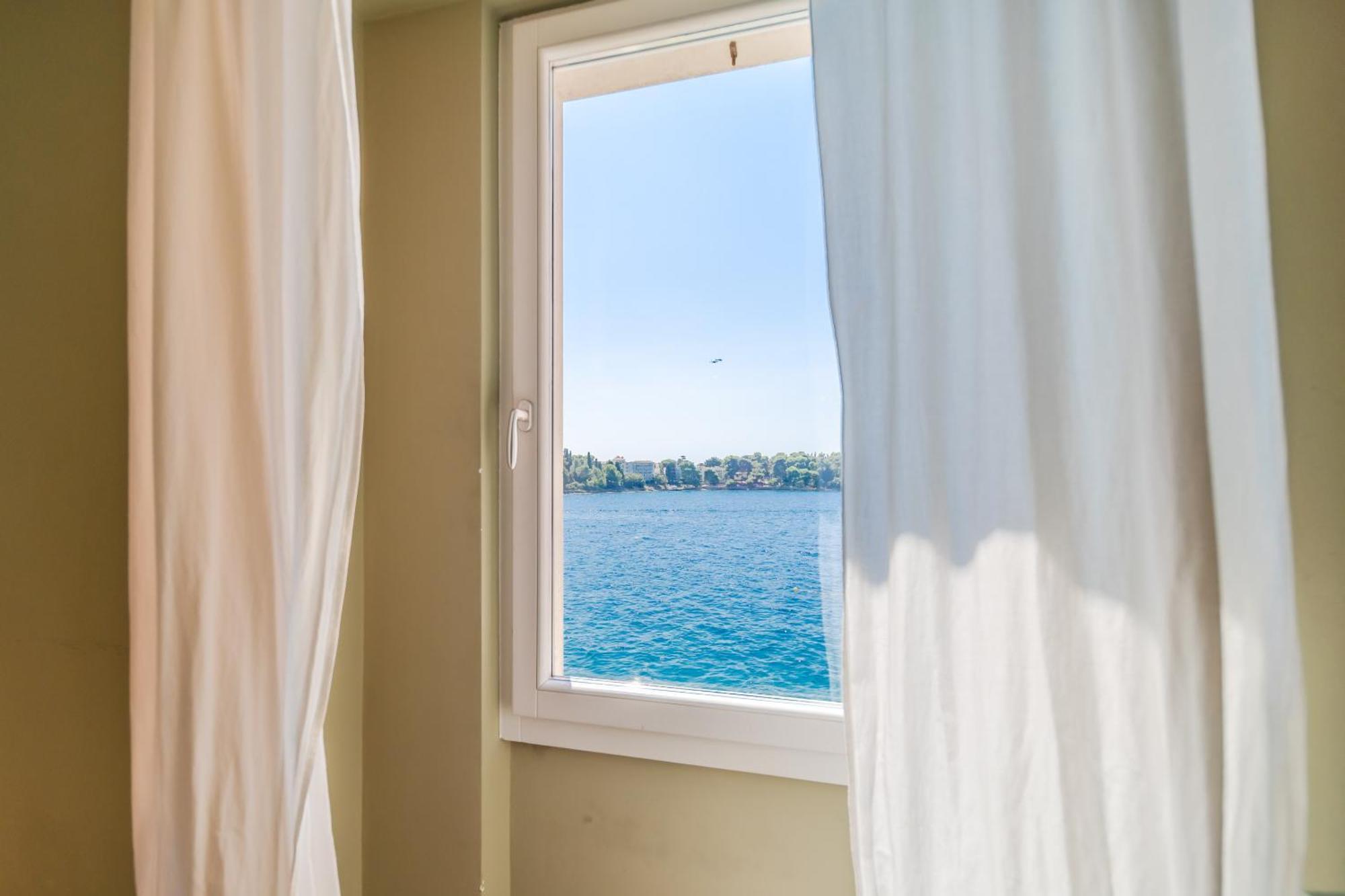 Apartment Mediterraneo Rovinj Bagian luar foto